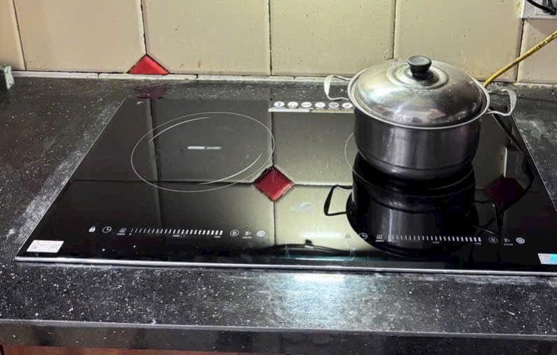 Bếp từ Bauer BE3008SI